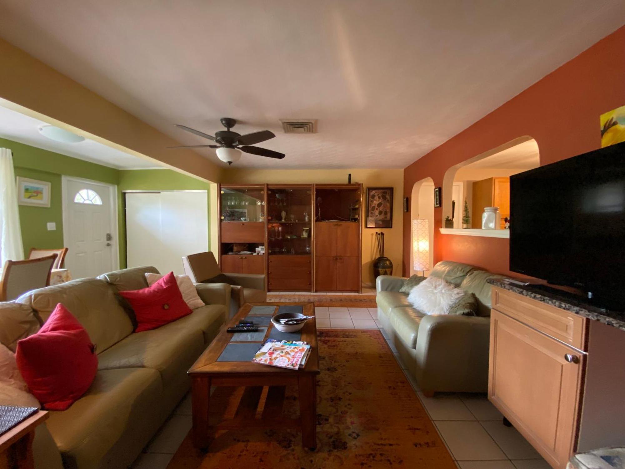 Cozy Near Beaches And Downtown *