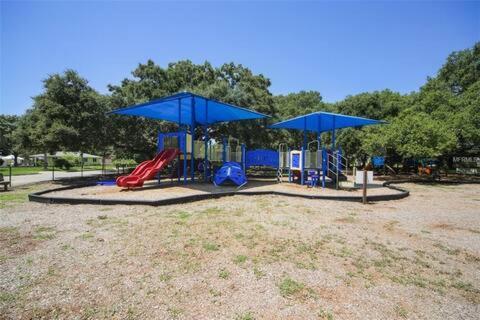 Cozy Near Beaches And Downtown