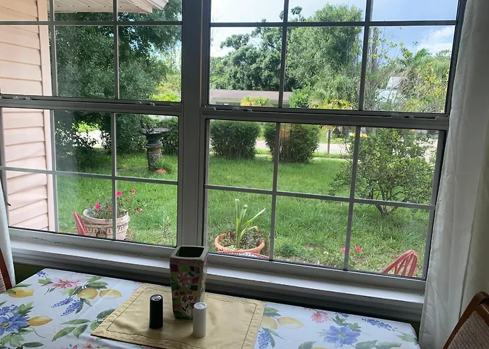 Cozy Cottage Near Beaches And Downtown Sarasota